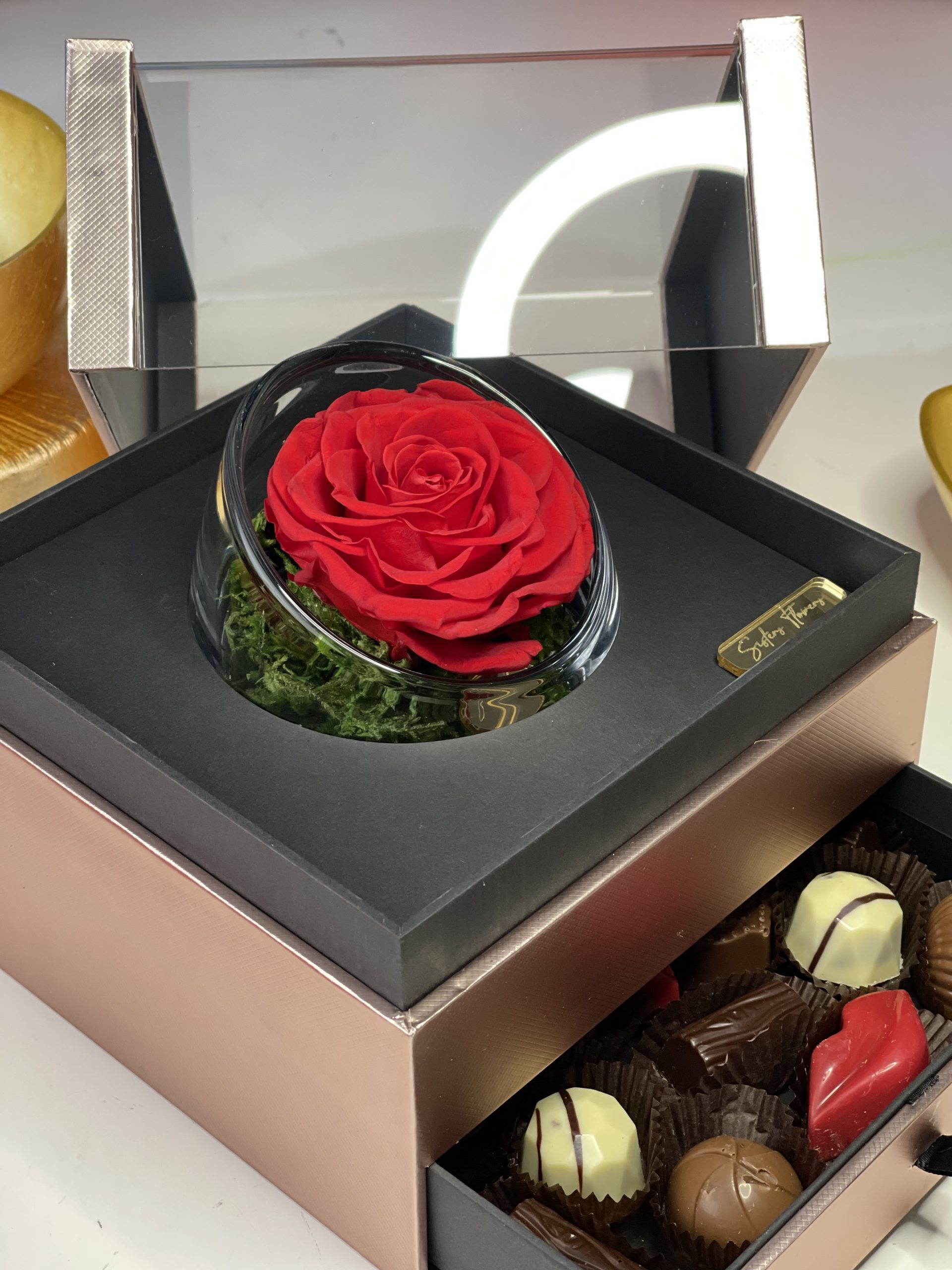 Prestige Box Fleur Eternelle Rouge & Chocolat Belge - Fleuriste à  Casablanca - Fleuriste Saint Valentin 14th