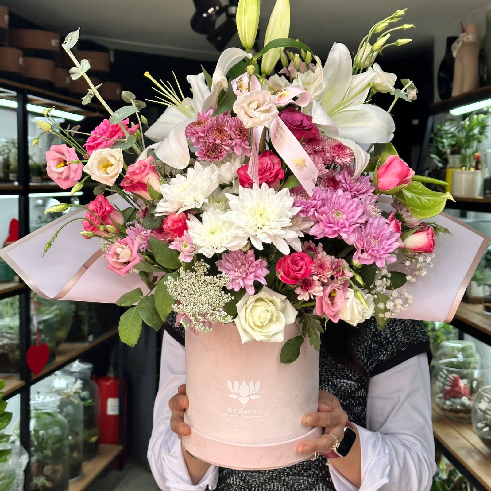 Agenda De Mariage édition Florale Dorée - Planificateur 18 Mois - 132 Pages Avec Pochettes - Idéal Pour Organiser Votre Grand Jour