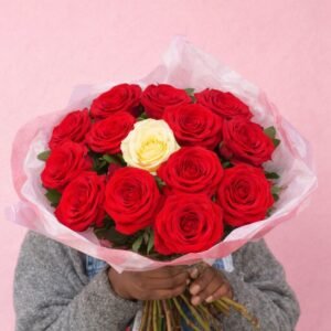 Bouquet 30 Roses Premium Rouge avec 1 Rose Blanche 39