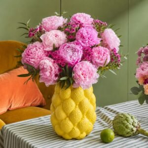 Bouquet de pivoines roses en vase jaune texturé – 10x Pivoines 14