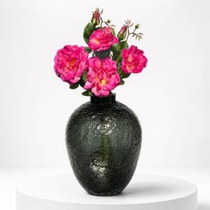Vase fumé texturé avec roses roses 41