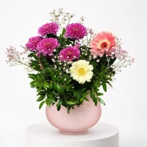 Composition florale en vase avec chrysanthèmes et gerberas roses 40