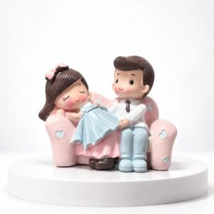 Tendre Complicité – Figurine de couple sur canapé rose 43