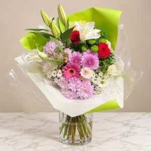 Éclat Printanier – Bouquet de lys blancs et fleurs roses 39