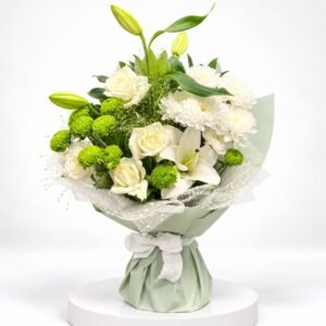 Bouquet Souffle d'Ivoire aux lys, roses et pompons verts 42